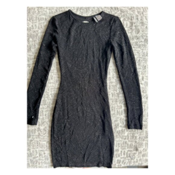 SHORT BACKLESS BLACK DRESS - Picture 1 of 2